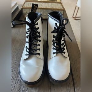 Dr. Martens 1460 LEATHER LACE UP BOOTS - Junior Size US 2